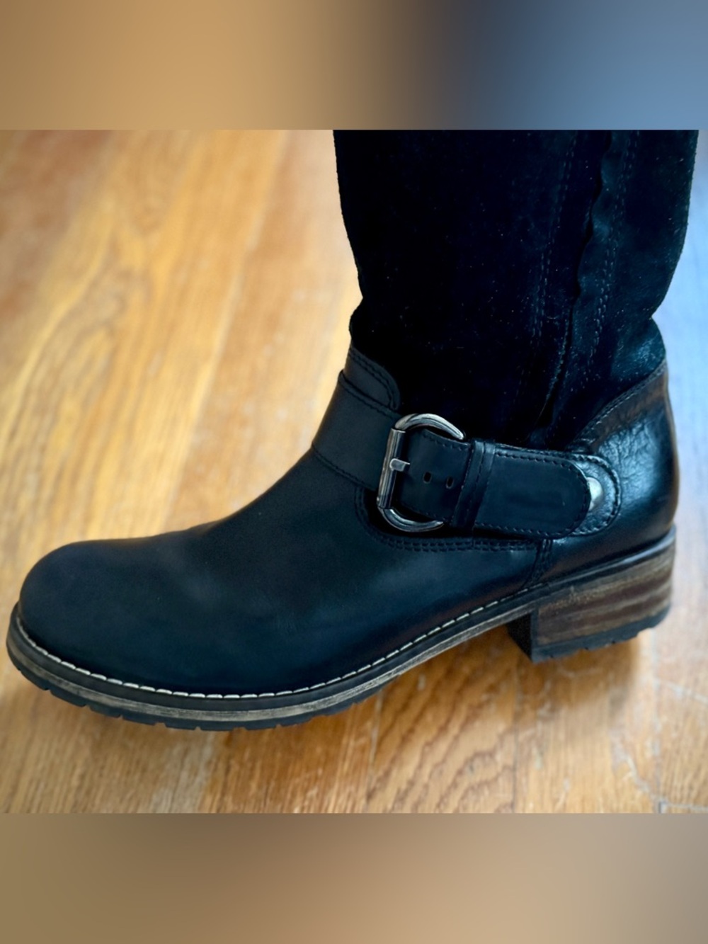 Women’s Clarks black leather boot - 8